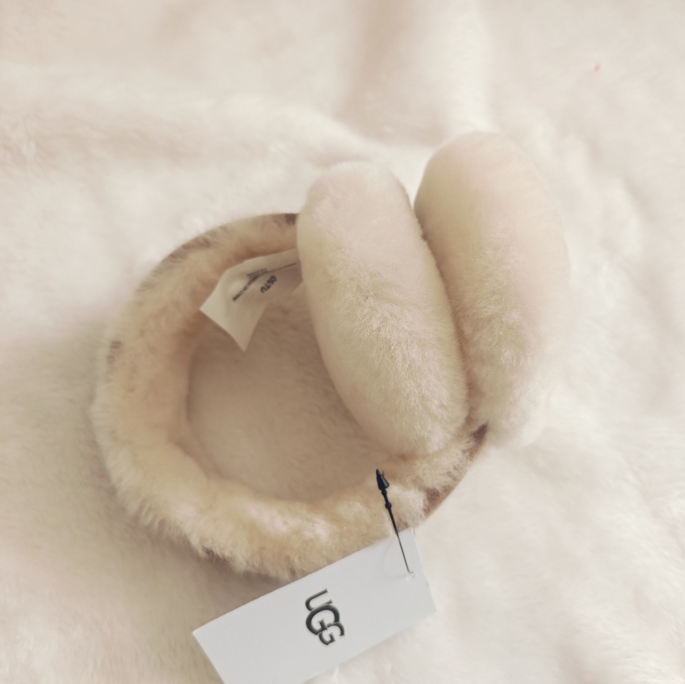 NWT UGG Shearling Sheepskin Embroidery Earmuff water resistance - Picture 4 of 6